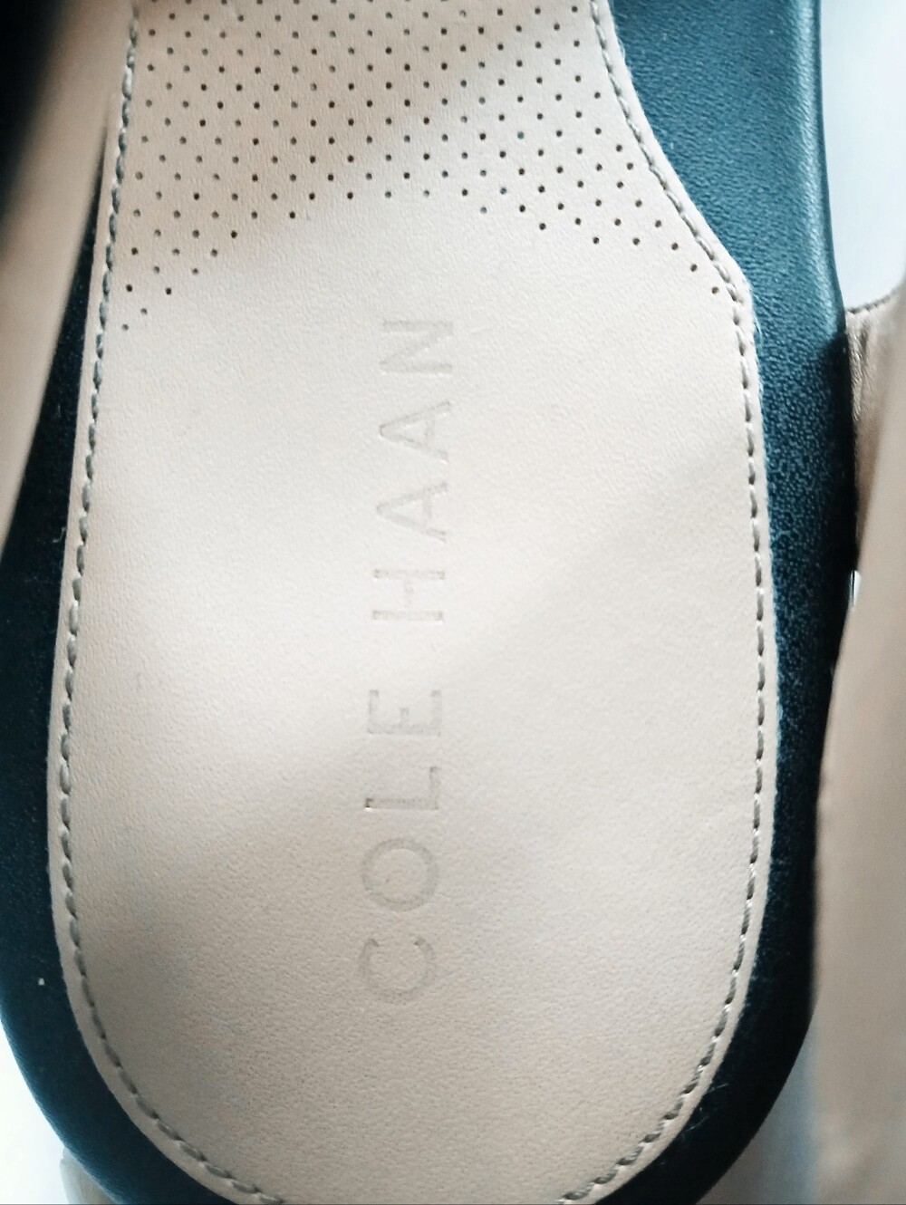 EUC Cole Haan Mirabelle Women's Strappy Flat Black Leather Sandals, Size 10B - Picture 10 of 11